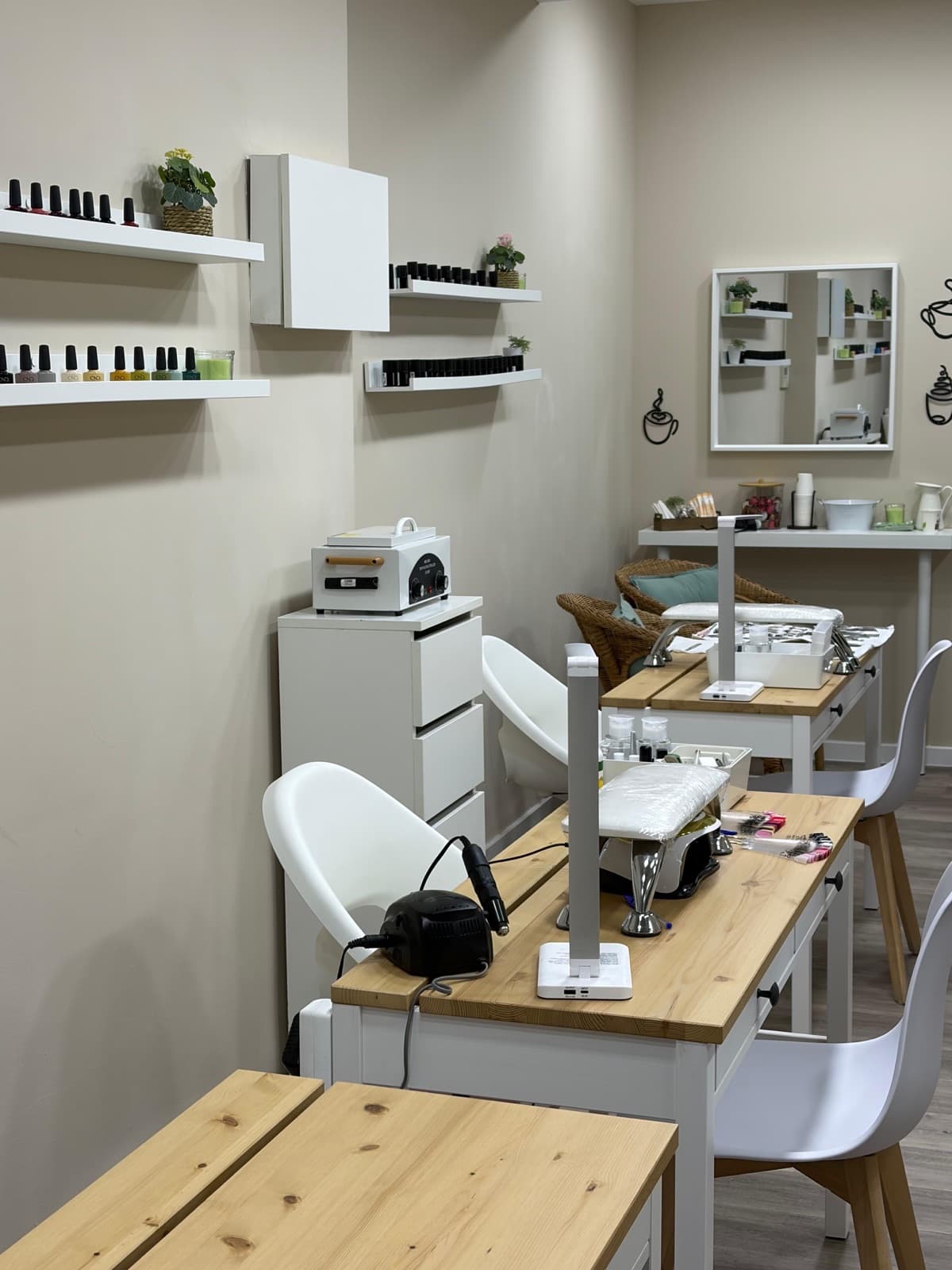 Puestos de trabajo del salón Pretty Nails Zaragoza